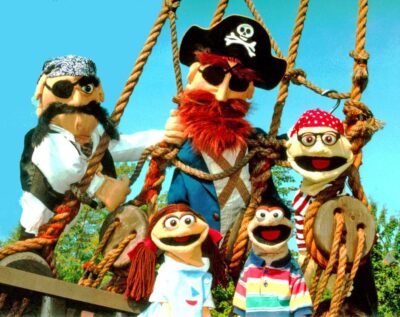 Everybody Loves Pirates Puppet Show Frogtown Mountain Puppeteers